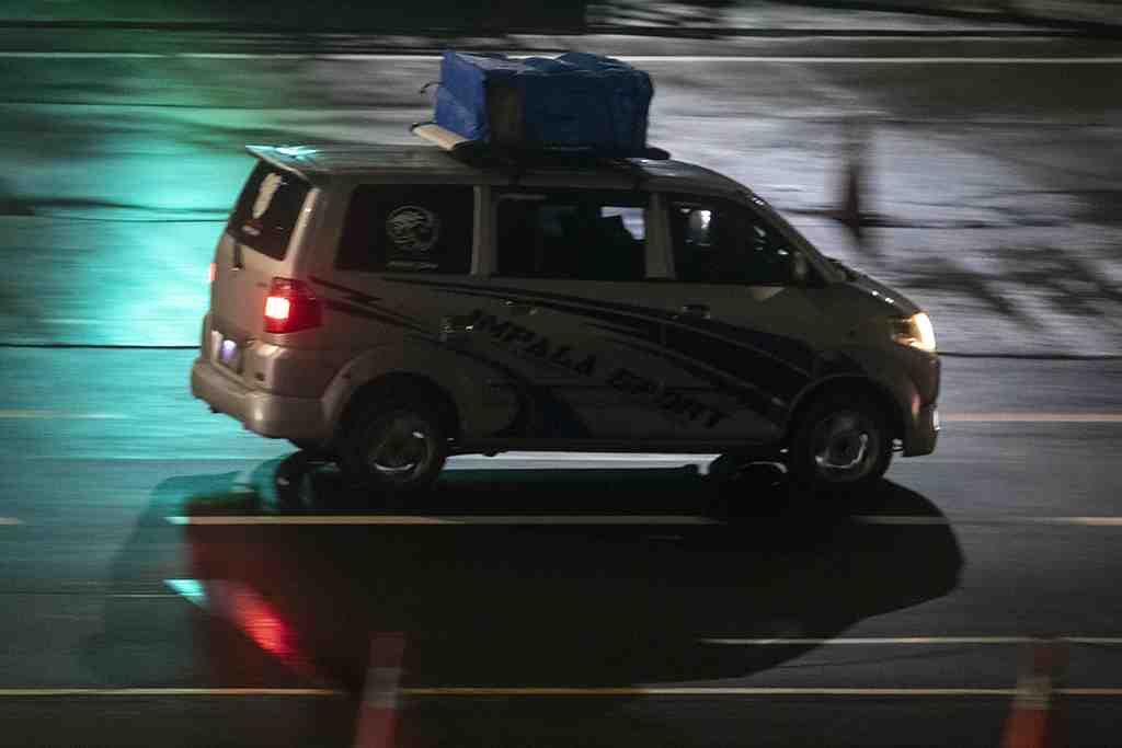 ARUS MUDIK GERBANG TOL CIKAMPEK UTAMA