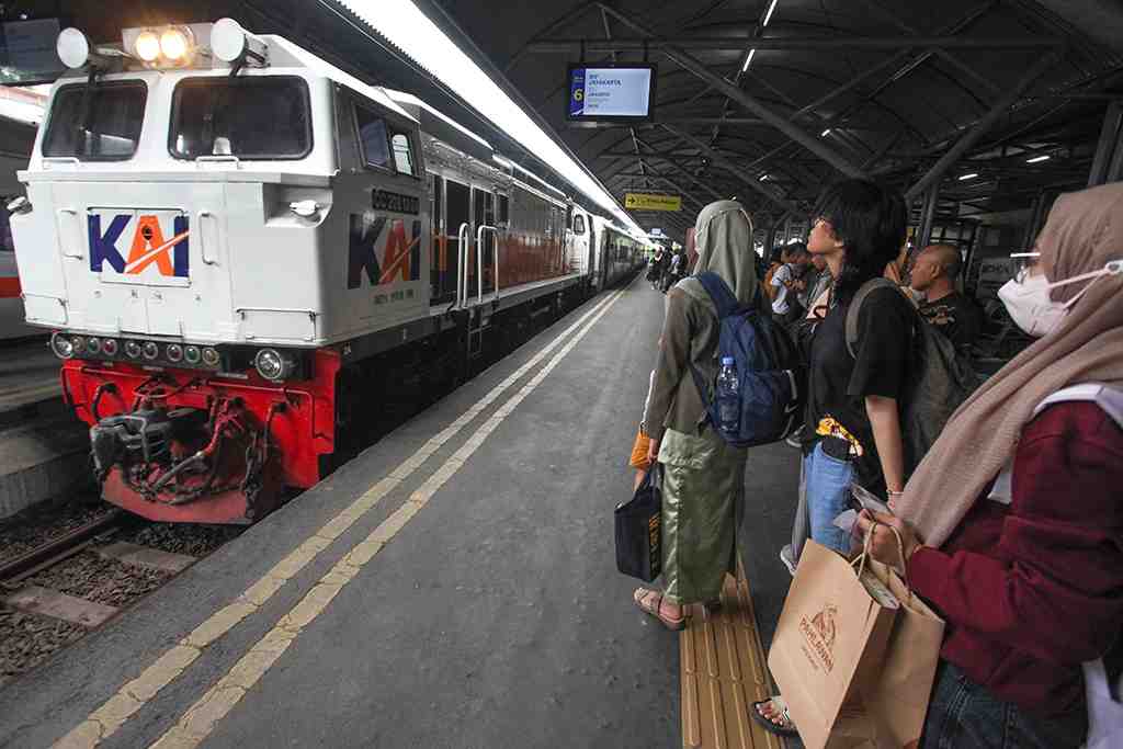 PENJUALAN TIKET KERETA API DAOP 8 SURABAYA