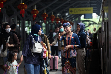 ARUS PENUMPANG KA SAAT LIBUR PANJANG DI SURABAYA