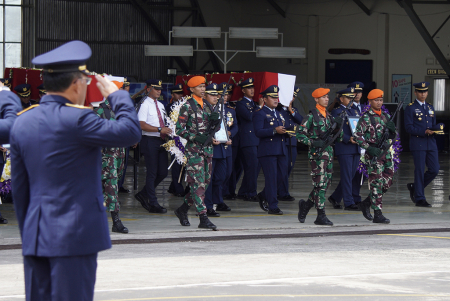 PELEPASAN JENAZAH KRU PESAWAT SUPER TUCANO