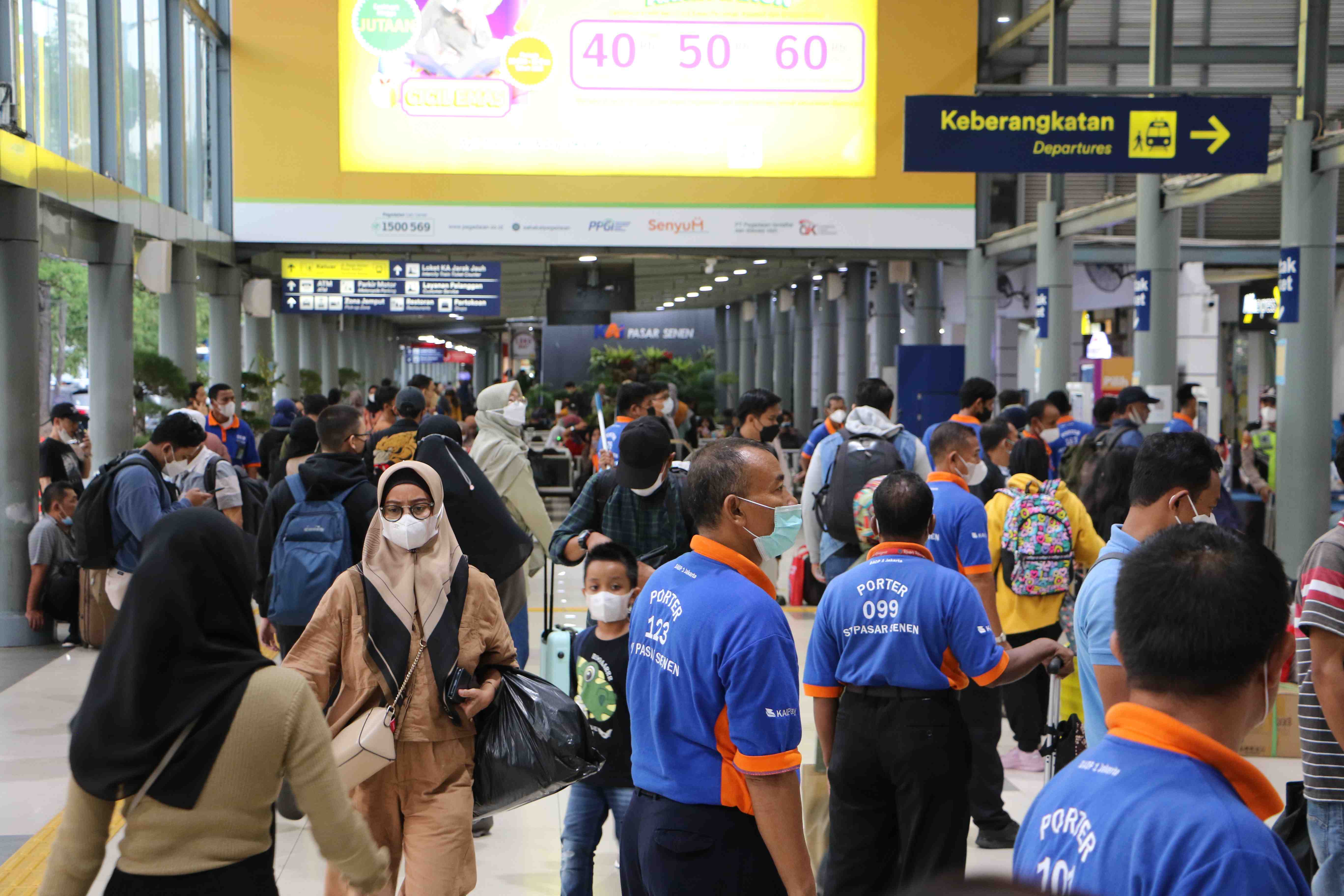 LIBUR NATARU STASIUN PASAR SENEN MENGALAMI PENINGKATAN
