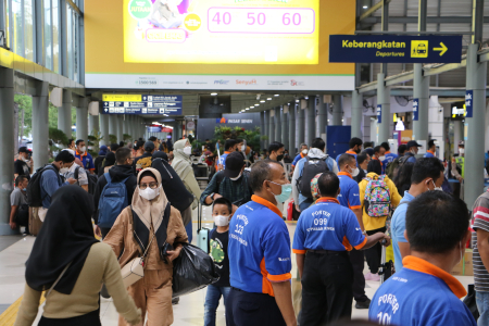 LIBUR NATARU STASIUN PASAR SENEN MENGALAMI PENINGKATAN