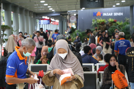 LIBUR NATARU STASIUN PASAR SENEN MENGALAMI PENINGKATAN