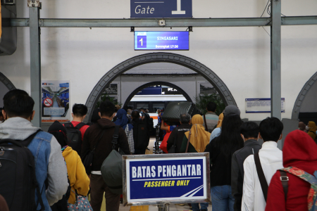 LIBUR NATARU STASIUN PASAR SENEN MENGALAMI PENINGKATAN