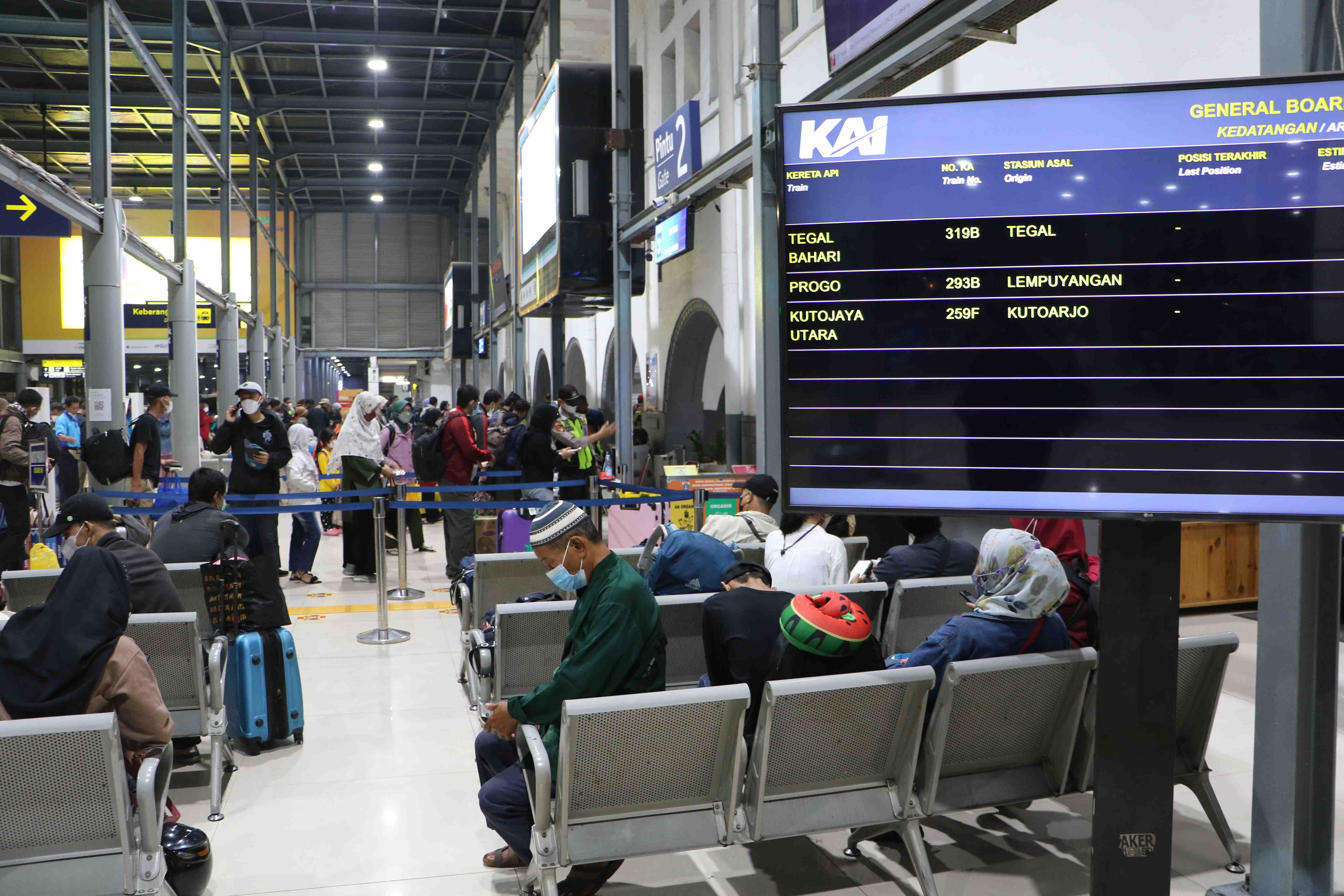 LIBUR NATARU STASIUN PASAR SENEN MENGALAMI PENINGKATAN