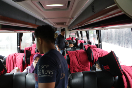 TERMINAL KAMPUNG RAMBUTAN MULAI DIPADATI PEMUDIK