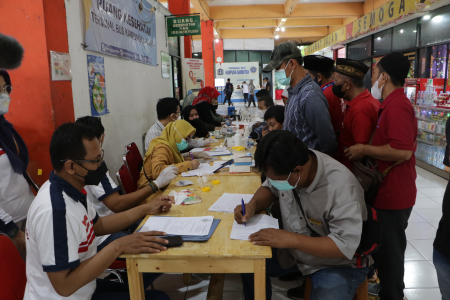 TERMINAL KAMPUNG RAMBUTAN MULAI DIPADATI PEMUDIK