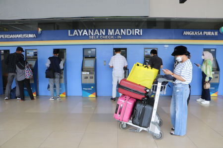 PENUMPANG BANDARA HALIM PERDANAKUSUMA NAIK 10 PERSEN