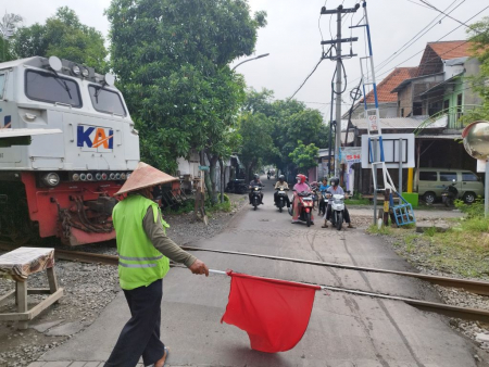REALAWAN PERLINTASAN KA