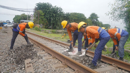 RAPIKAN BATU BALLAST REL KA