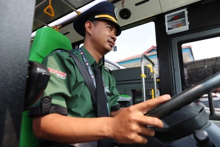BUS TRANS JATIM KORIDOR II LAYANI PENUMPANG