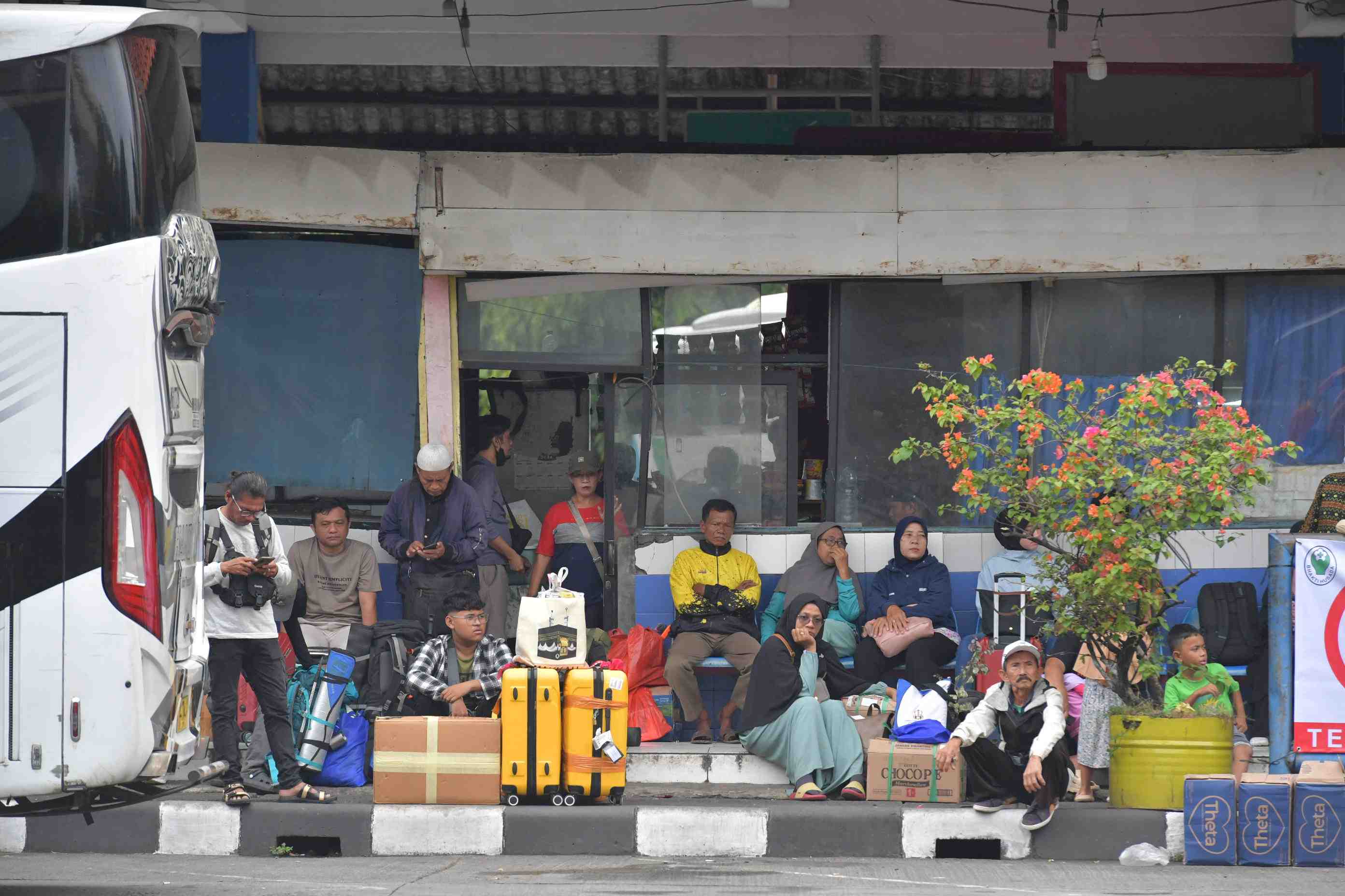 JUMLAH PENUMPANG MENINGKAT DI SEJUMLAH TERMINAL 