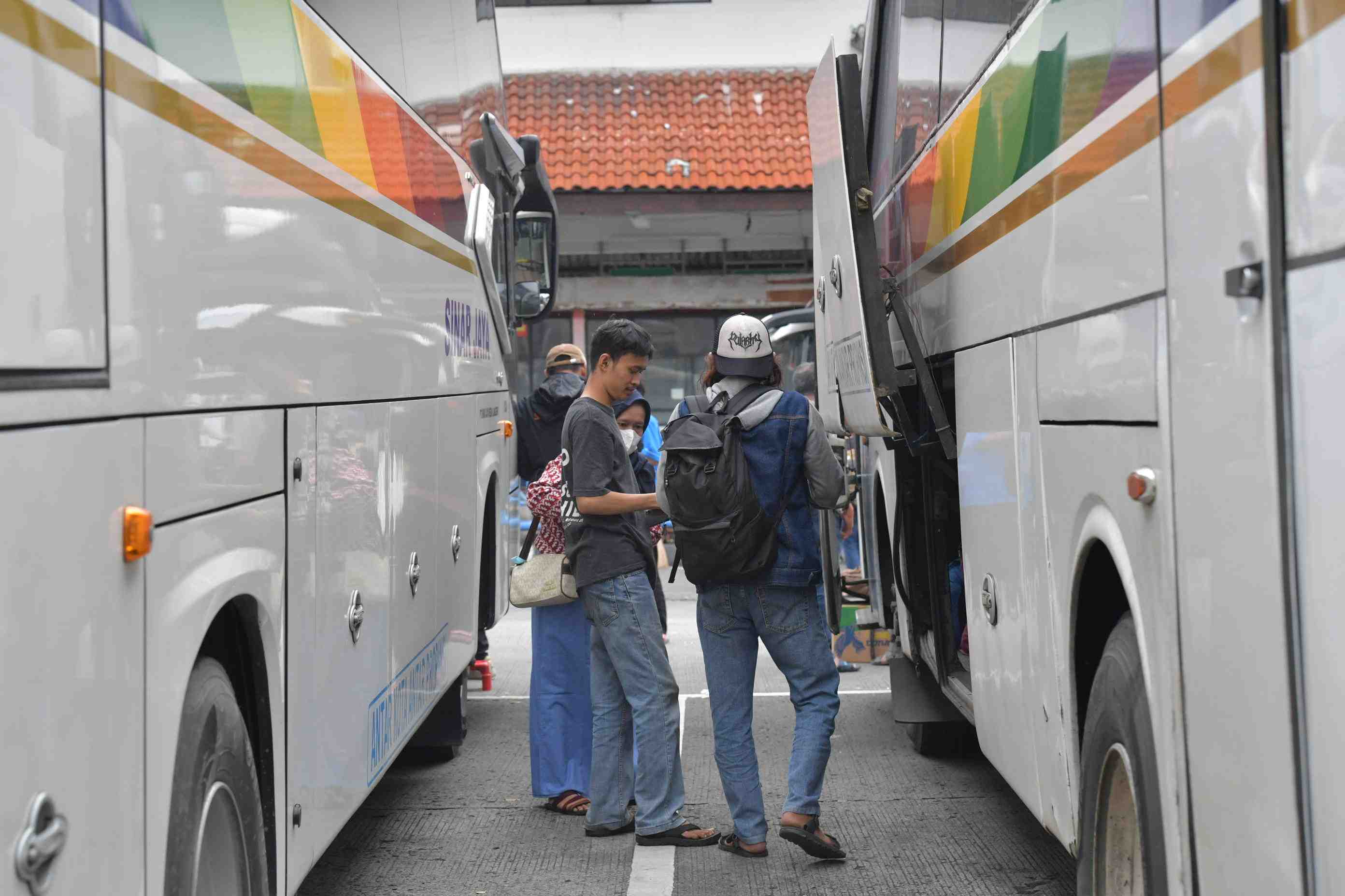 JUMLAH PENUMPANG MENINGKAT DI SEJUMLAH TERMINAL 