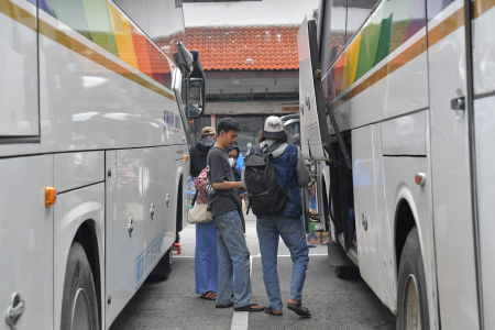 JUMLAH PENUMPANG MENINGKAT DI SEJUMLAH TERMINAL 