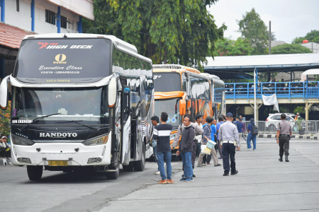 JUMLAH PENUMPANG MENINGKAT DI SEJUMLAH TERMINAL 