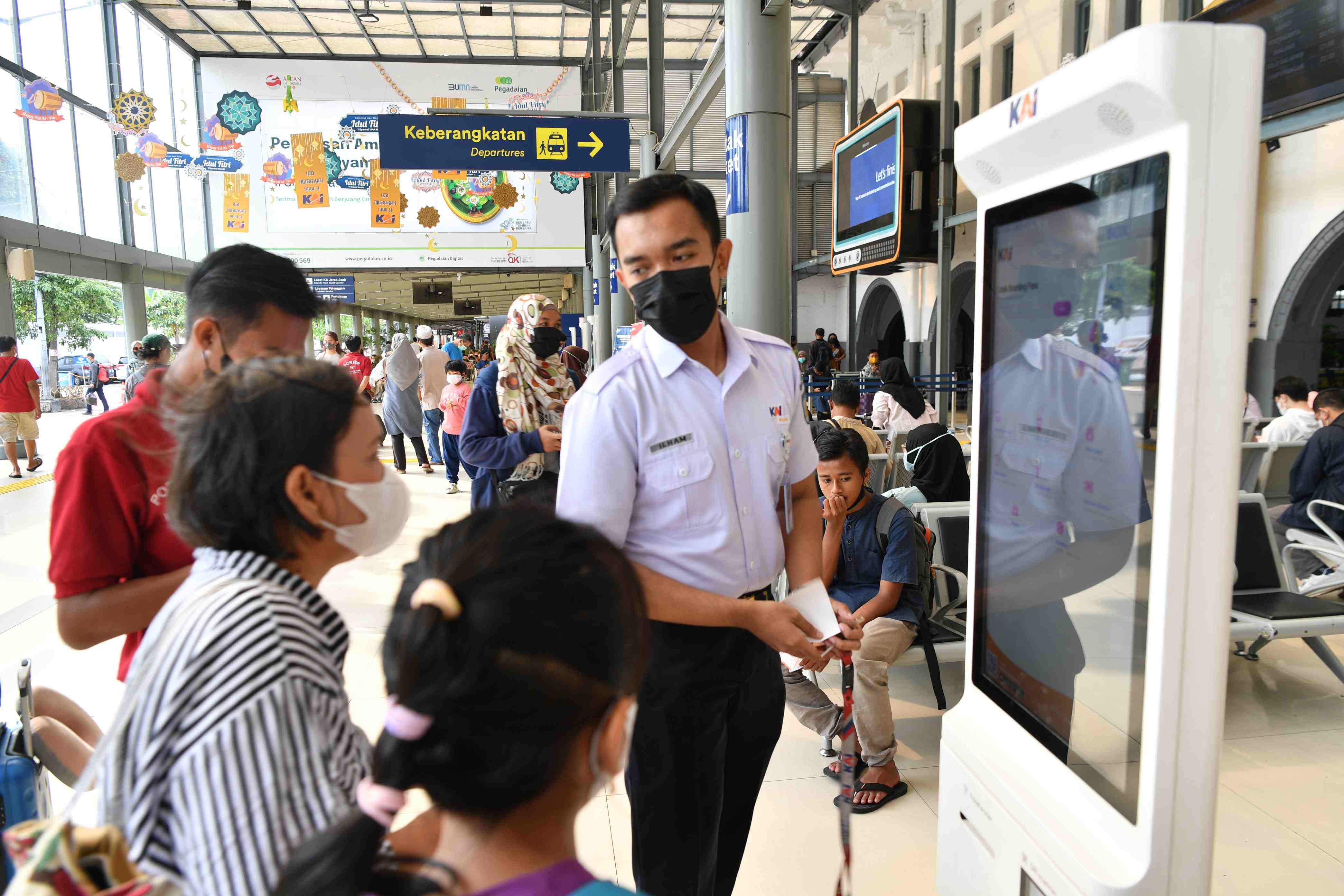  JELANG LEBARAN, STASIUN PASAR SENEN MASIH NORMAL