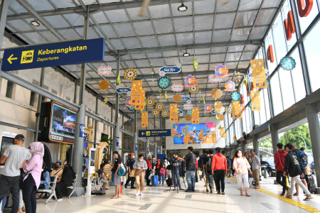  JELANG LEBARAN, STASIUN PASAR SENEN MASIH NORMAL