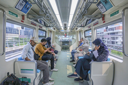 NAIK LRT JABODEBEK