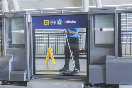 BERSIHKAN AREA STASIUN LRT CIKOKO