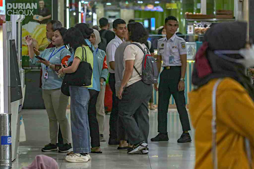 ARUS MUDIK IDULFITRI DI STASIUN GAMBIR
