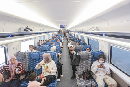 UJI COBA KERETA CEPAT JAKARTA-BANDUNG