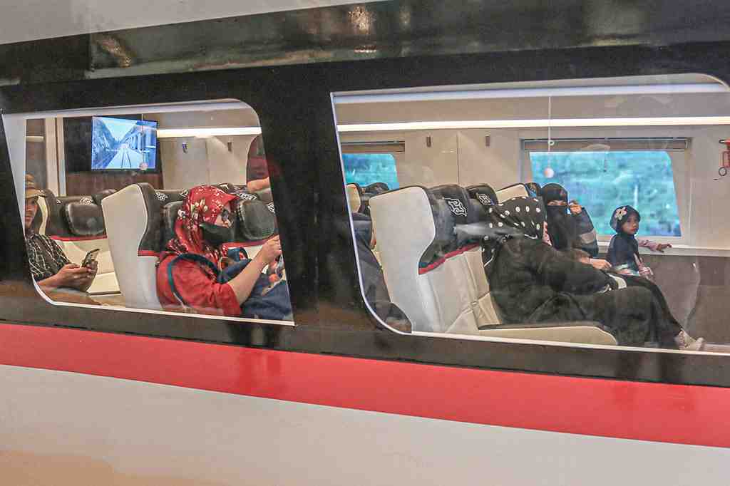 SIMULASI KERETA CEPAT
