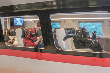SIMULASI KERETA CEPAT