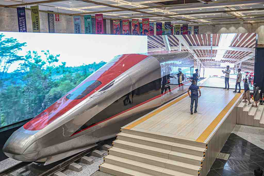 SIMULASI KERETA CEPAT