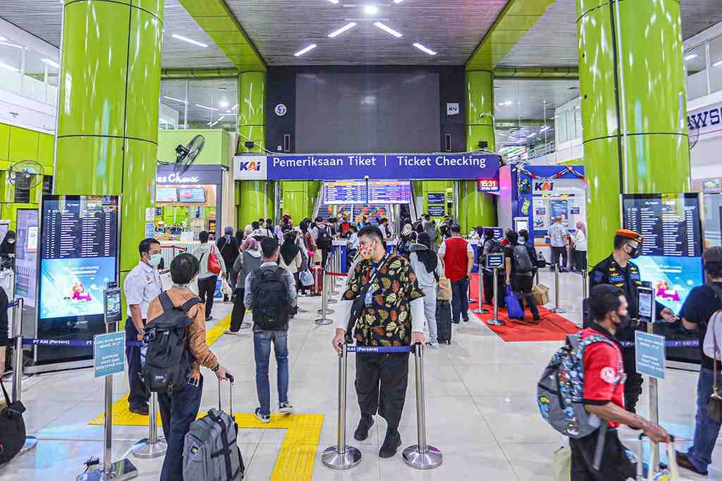 ARUS LIBURAN NATARU 2023 DI STASIUN GAMBIR