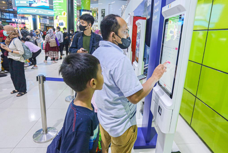 SELF CHECK IN DI STASIUN GAMBIR