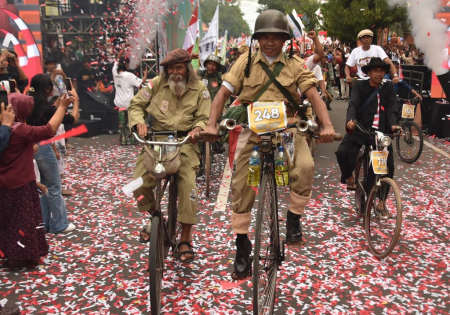 PESERTA SEPEDA KUNO DI GMS 2024 