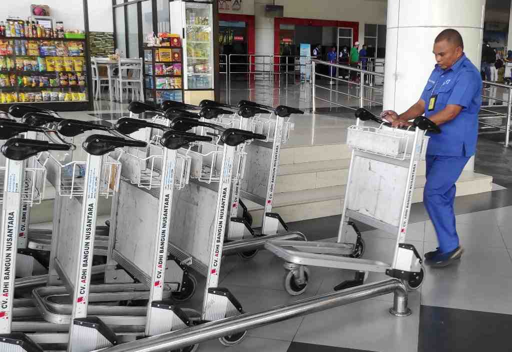 PORTER BANDARA DJALALUDIN
