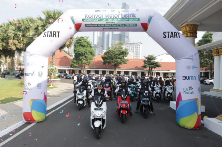 KONVOI SEPEDA MOTOR LISTRIK BERSAMA GUBERNUR JATIM