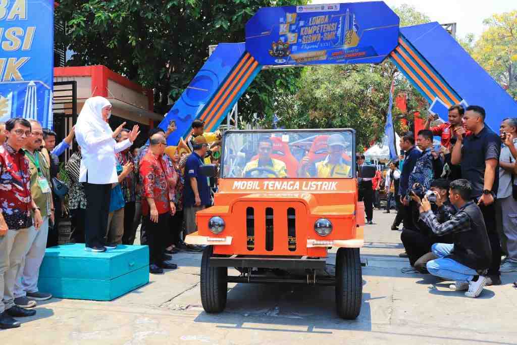 PARADE KENDARAAN KONVERSI LITRIK