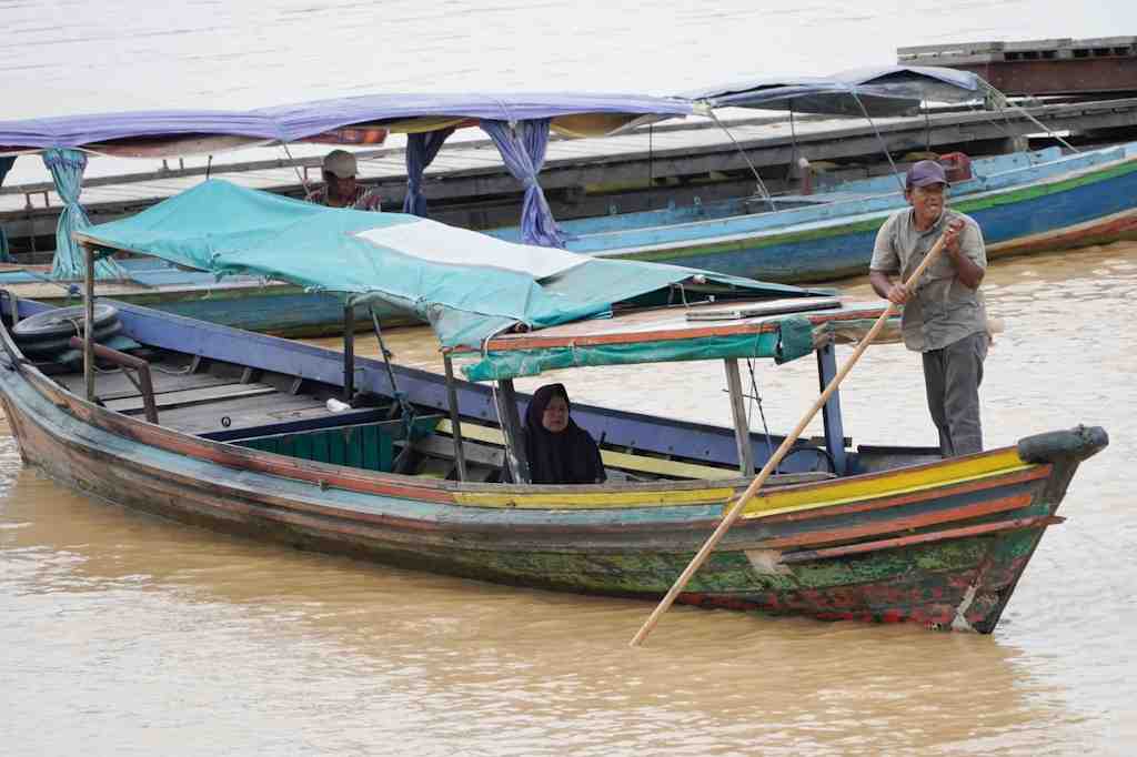 ANGKUTAN KELOTOK SAAT KEMARAU