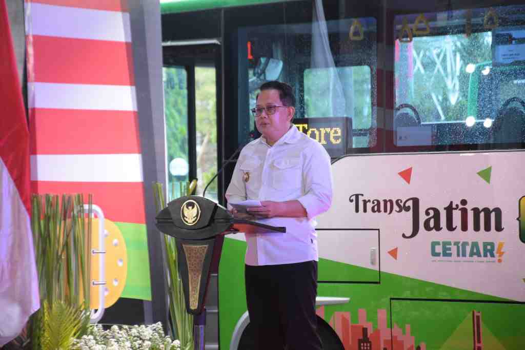 BUS CAKRANINGRAT LAYANI SURABAYA-BANGKALAN