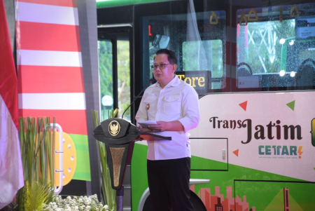 BUS CAKRANINGRAT LAYANI SURABAYA-BANGKALAN