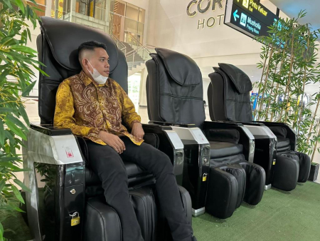 RELAKSASI DI BANDARA