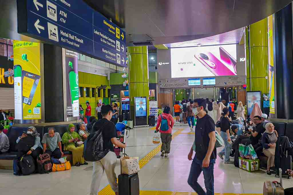 ARUS MUDIK IDULFITRI DI STASIUN GAMBIR