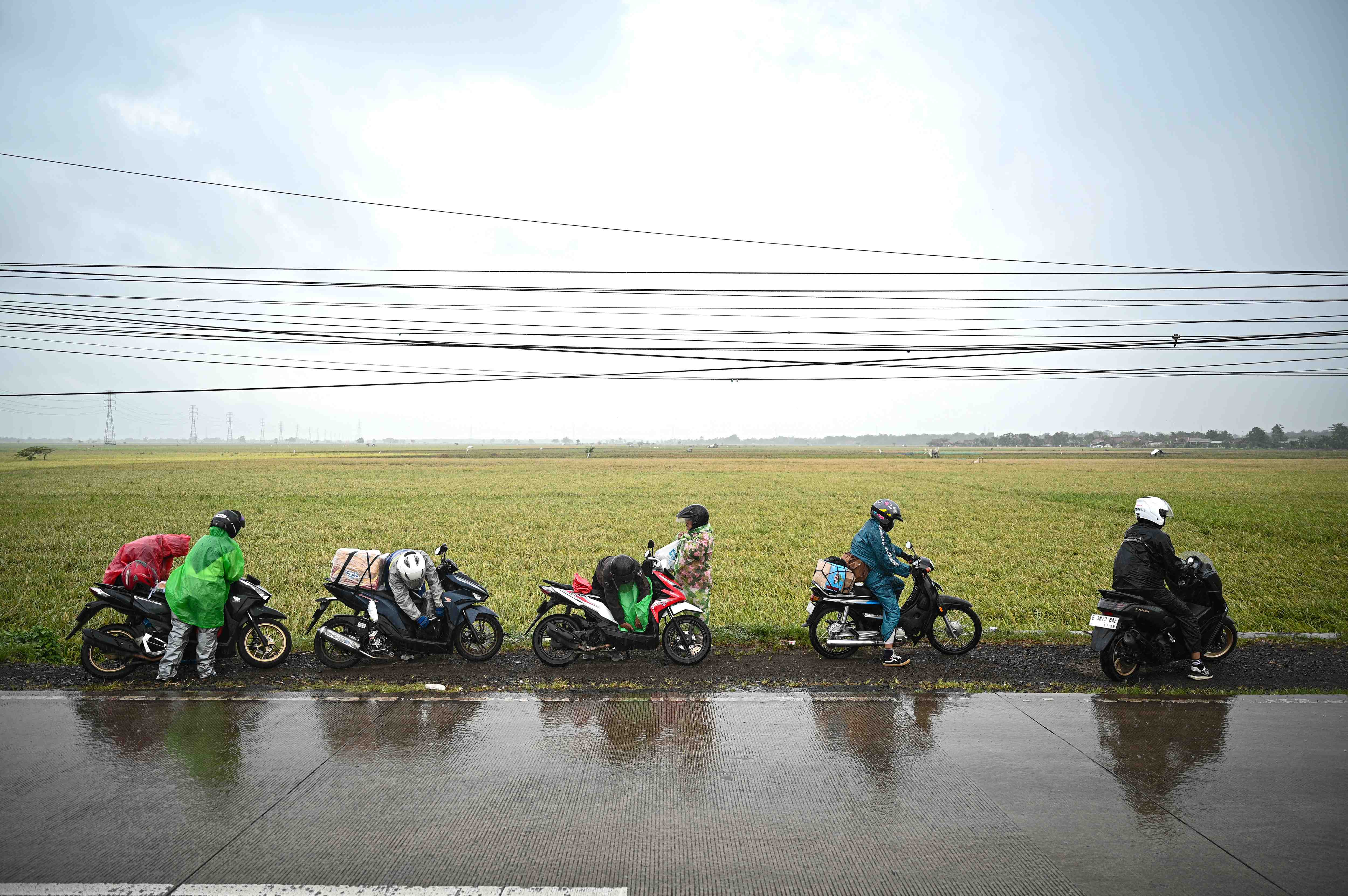ARUS BALIK PEMUDIK SEPEDA MOTOR