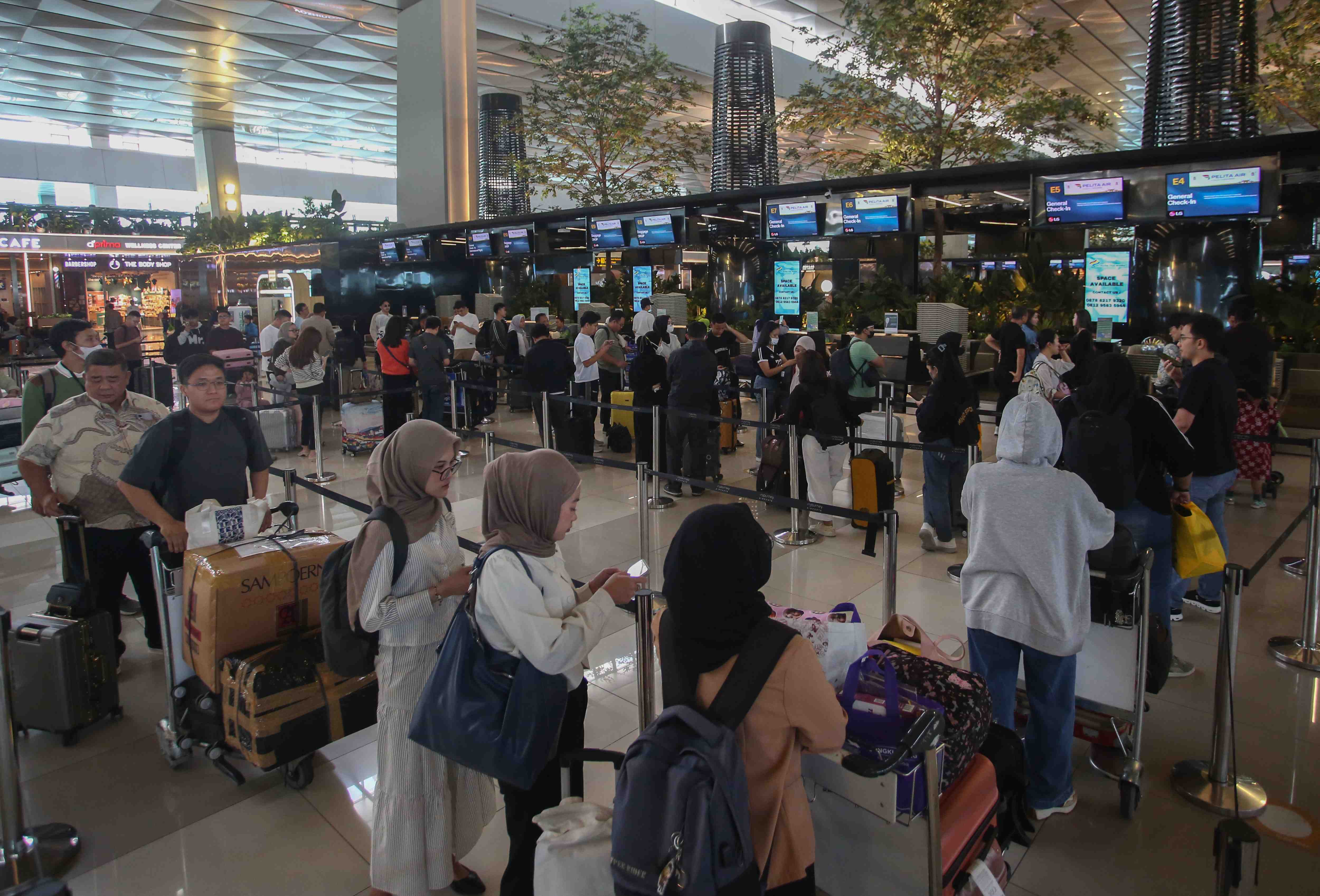 MUDIK AWAL DENGAN PESAWAT