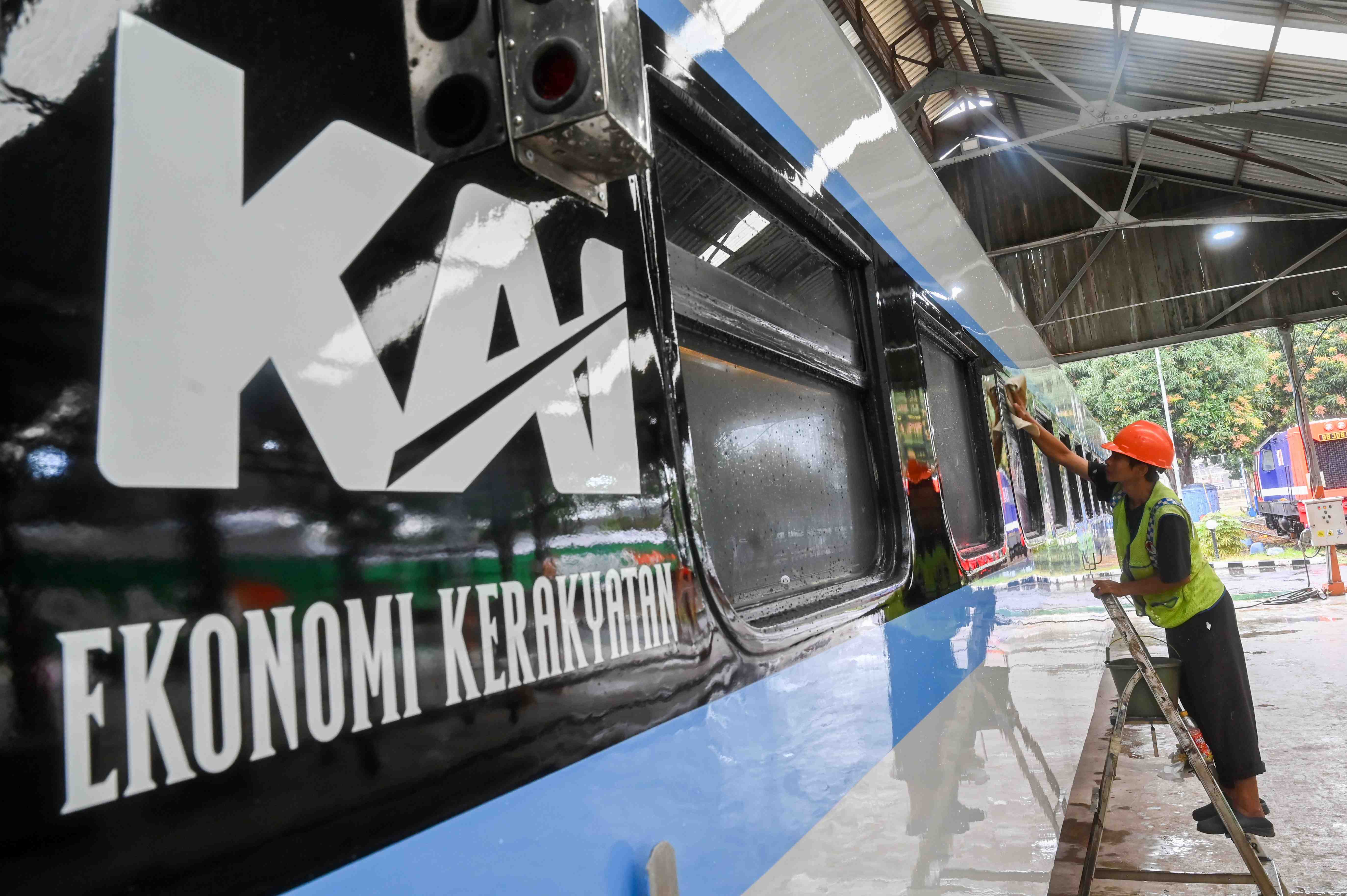 PERSIAPAN PENGOPERASIAN KERETA EKONOMI KERAKYATAN