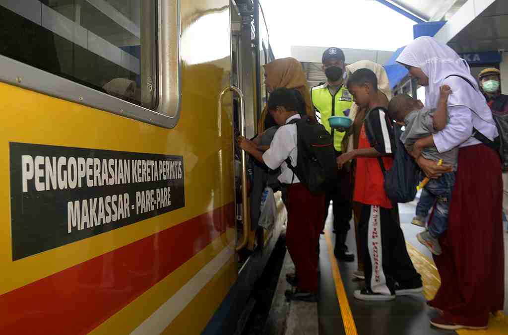 TARIF GRATIS SELAMA PENGOPERASIAN TERBATAS  KERETA API DI SULSEL