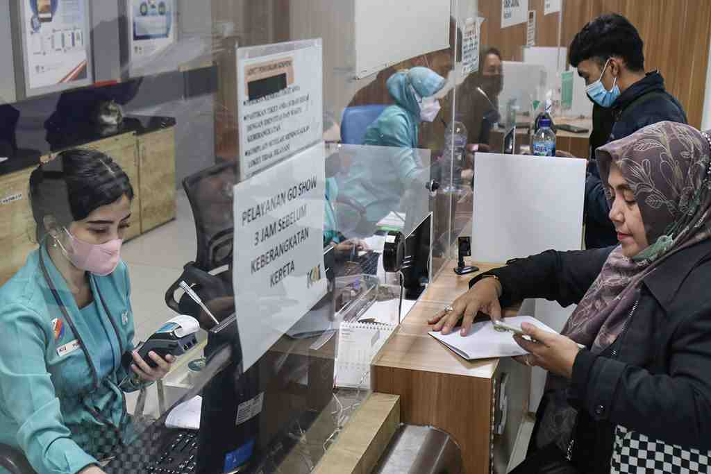 PENJUALAN TIKET KERETA API MUDIK LEBARAN