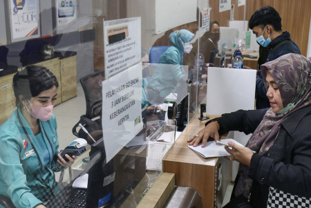 PENJUALAN TIKET KERETA API MUDIK LEBARAN