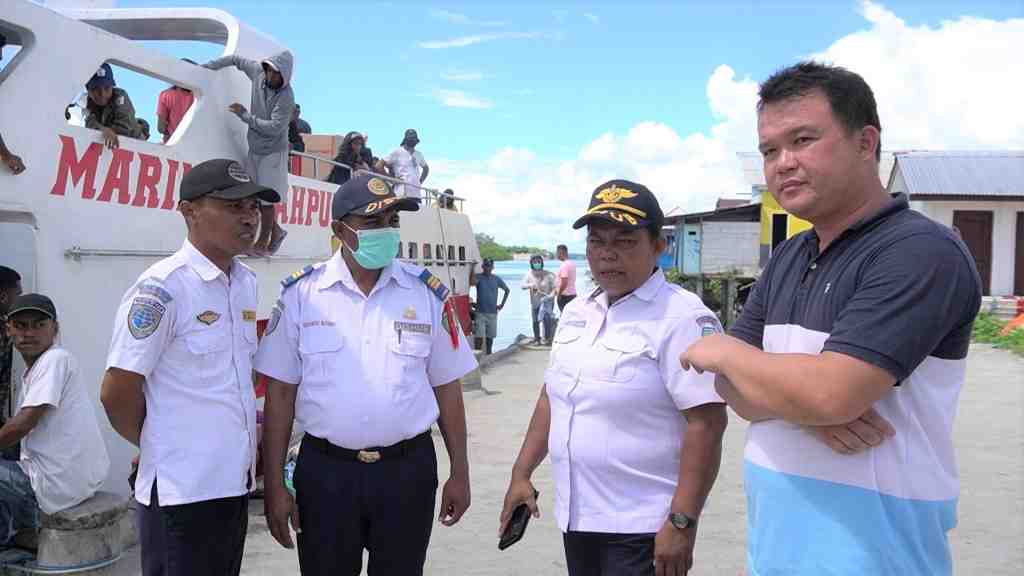 PANTAU ARUS MUDIK di PELABUHAN WATDEK