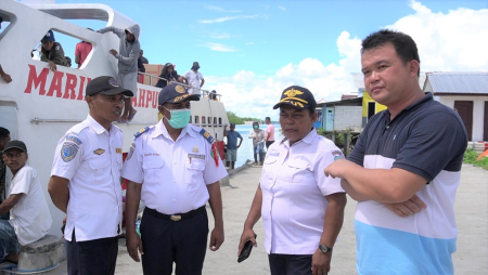 PANTAU ARUS MUDIK di PELABUHAN WATDEK