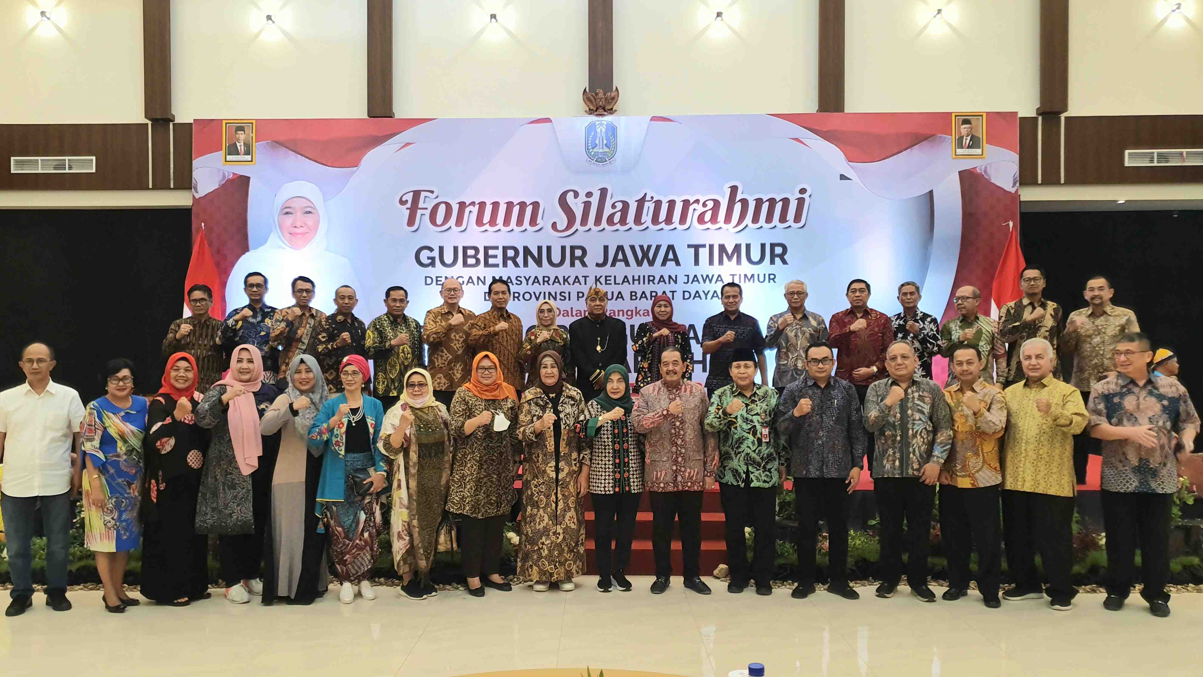 Gubernur Khofifah Silaturahmi dengan Warga Jatim di Papua