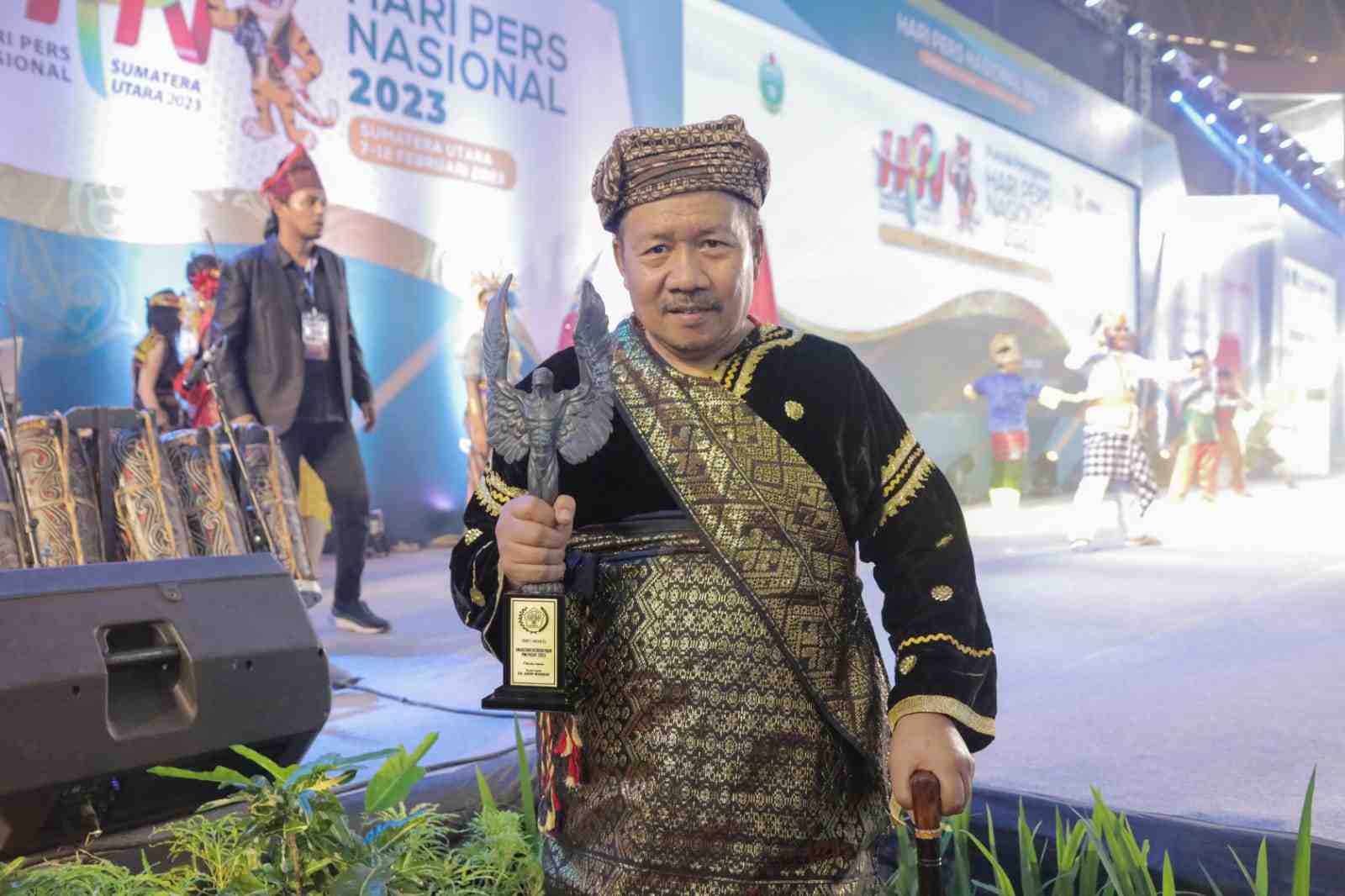 Puncak HPN 2023, Bupati Andri Warman Terima Trofi Abyakta