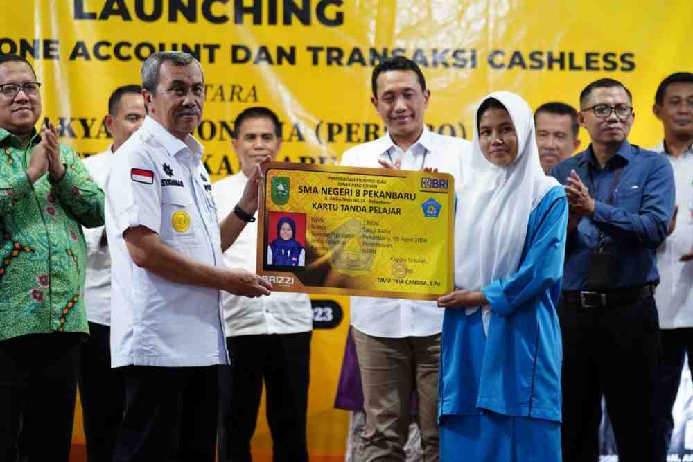 Gubernur Syamsuar Harap One Student One Account Tingkatkan Budaya Menabung Sejak Dini
